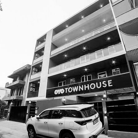 Super Townhouse Near Appu Ghar Hotel Gurgaon Ngoại thất bức ảnh