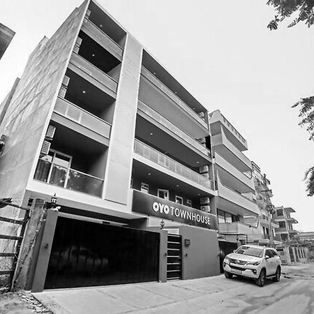 Super Townhouse Near Appu Ghar Hotel Gurgaon Ngoại thất bức ảnh