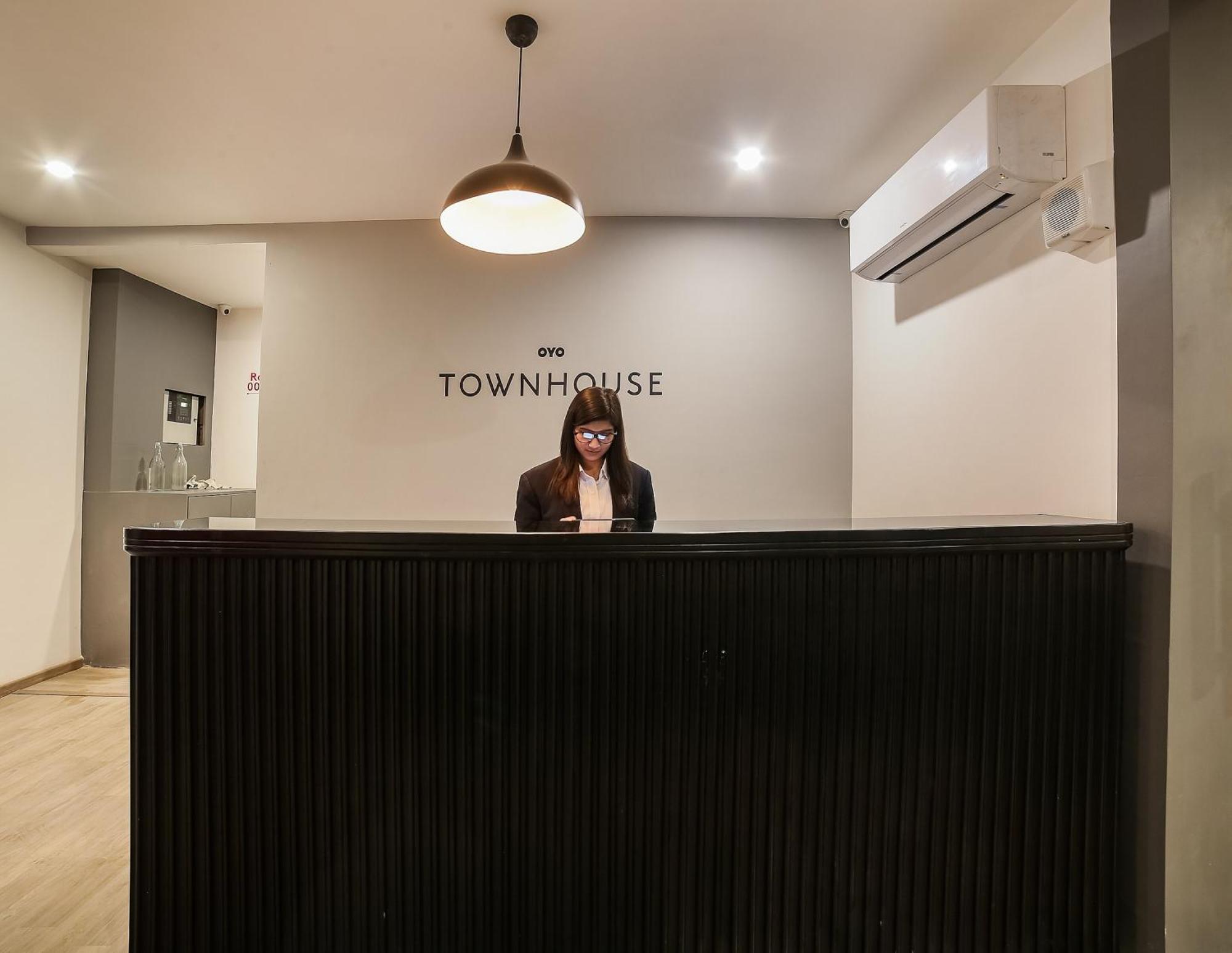 Super Townhouse Near Appu Ghar Hotel Gurgaon Ngoại thất bức ảnh