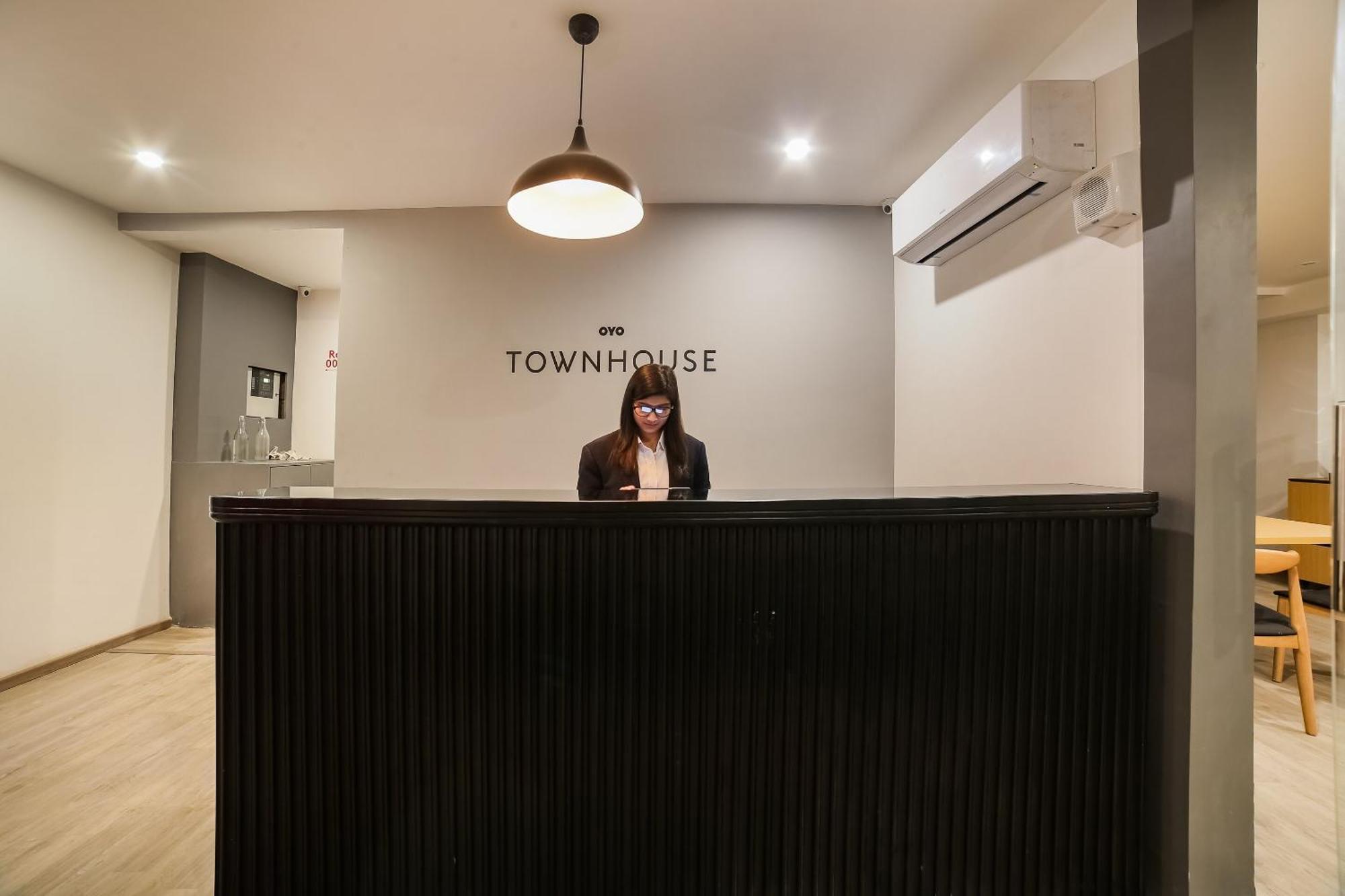 Super Townhouse Near Appu Ghar Hotel Gurgaon Ngoại thất bức ảnh