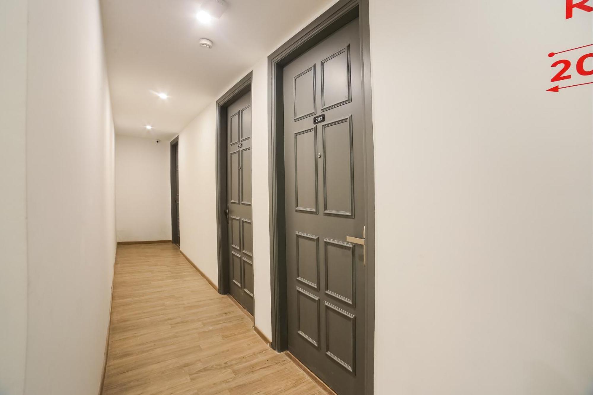 Super Townhouse Near Appu Ghar Hotel Gurgaon Ngoại thất bức ảnh