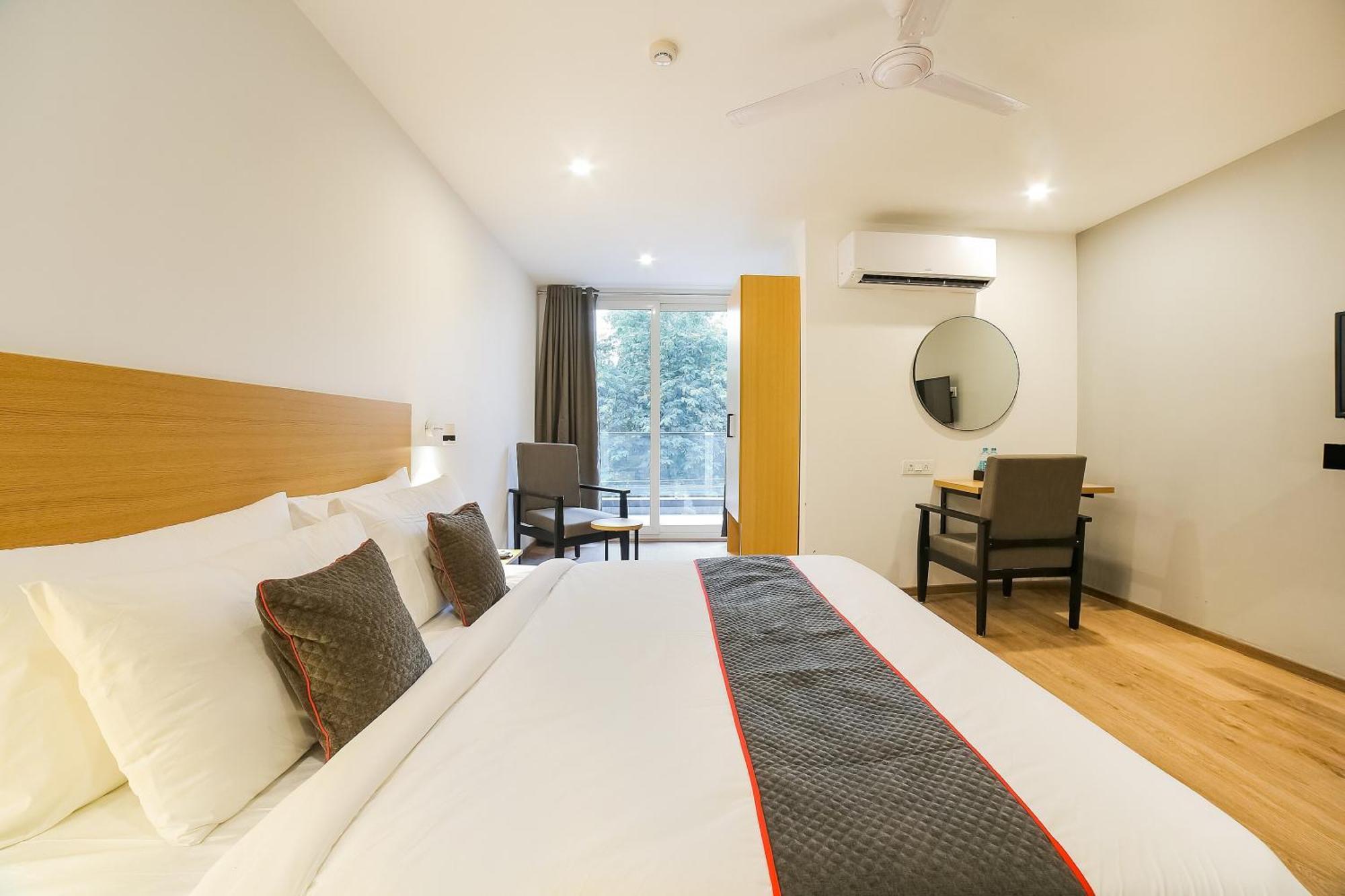 Super Townhouse Near Appu Ghar Hotel Gurgaon Ngoại thất bức ảnh
